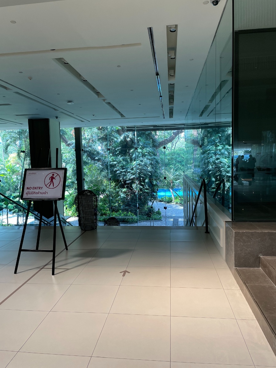 Холл отеля Movenpick BDMS Wellness Resort