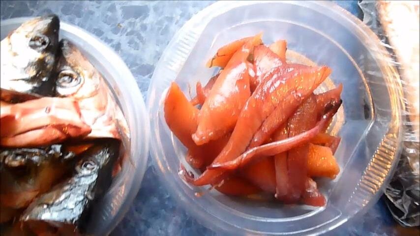Разделываем селедку.