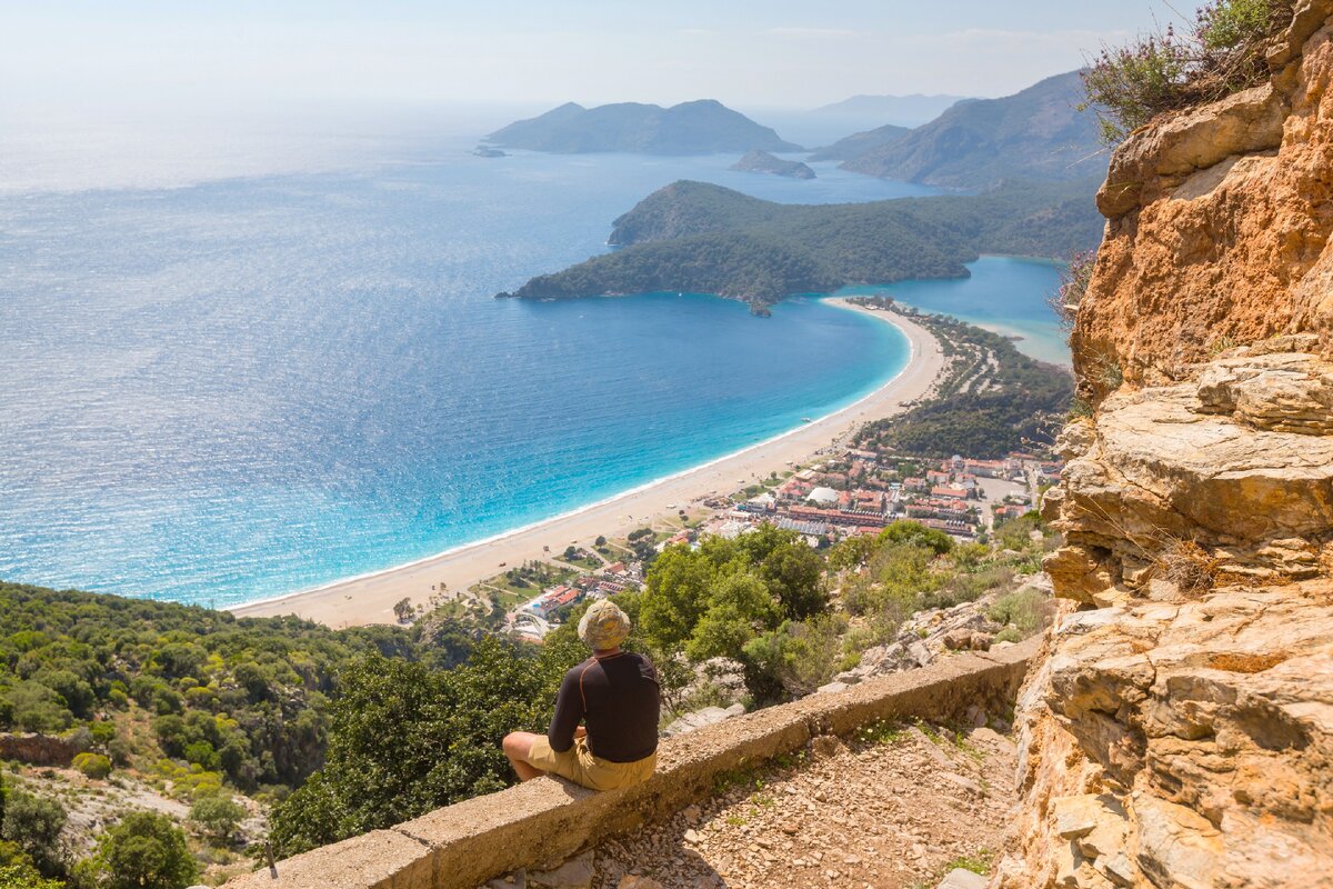 Невероятный вид на Средиземное море