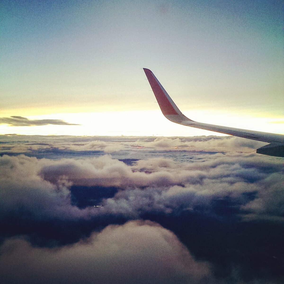 Закат из иллюминатора