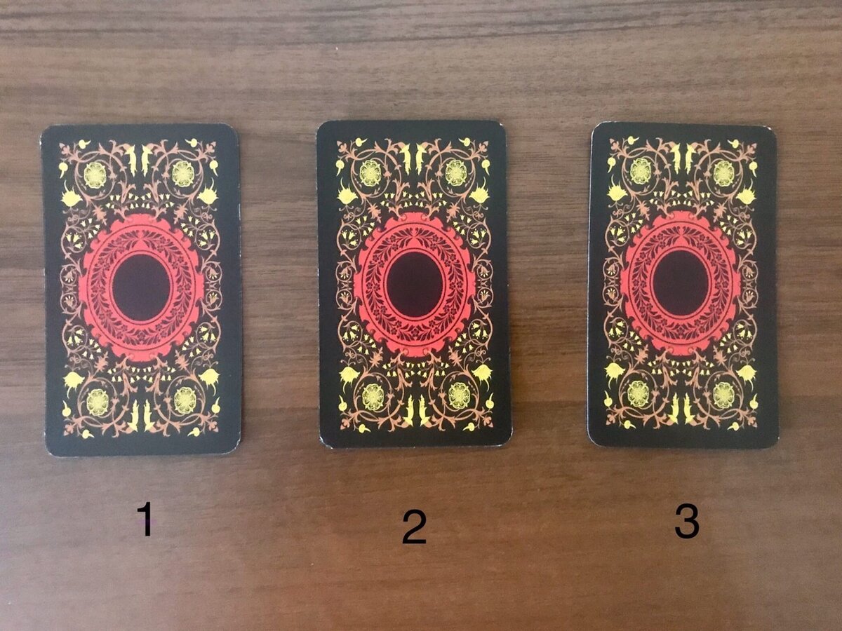 выбираем одну из 3-х карт