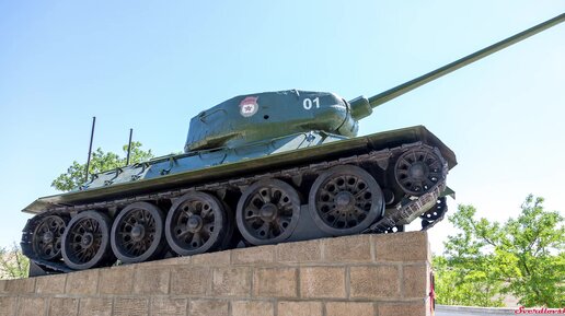 Танк Т-34-85 у села Геройское