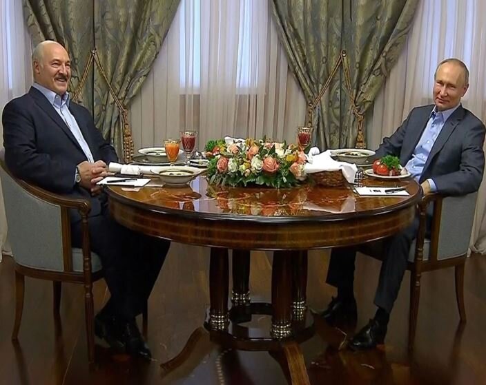 Хороший обед и споров нет. Лукашенко А.Г. и Путин В.В. за обедом. фото Яндекс картинки
