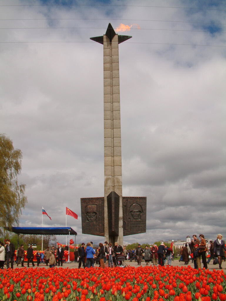 9 мая, в День Победы, и 16 декабря, в День освобождения Калинина, зажигают Вечный огонь