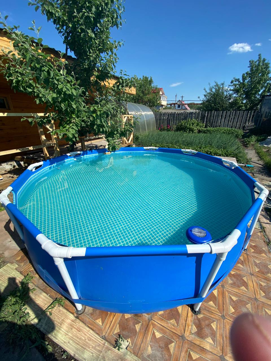 Вот такой бассейн у меня(палец залез в кадр)