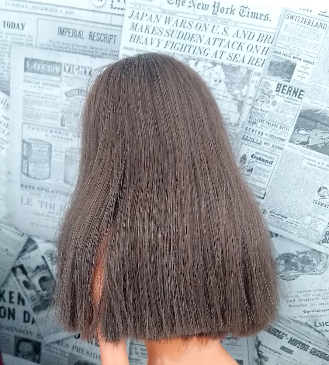 Лежат ровно и красиво.