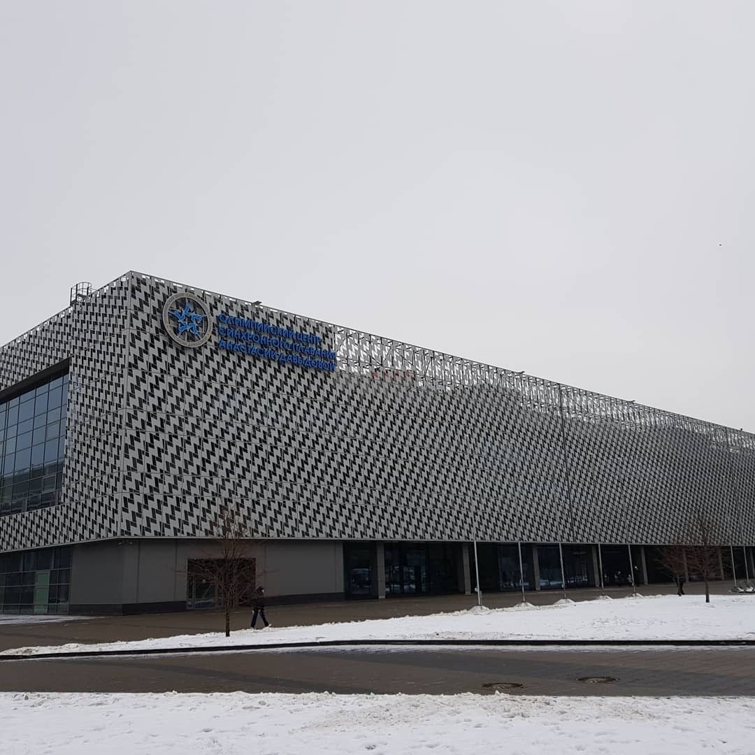 Бассейн им. А.Давыдовой на Автозаводской. Чистый, светлый, удобный по логистике. Больше подходит для фри и плавания.