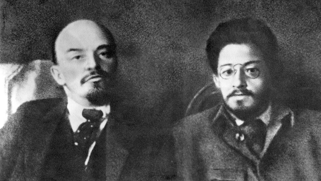 В.И. Ленин и Я.М. Свердлов. Фото здесь и далее - из открытых источников.