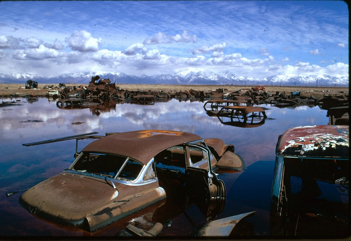 Старые машины в воде. Старые машины в воде. Rinspeed splash. Загрязнение воды автомобилями. Авто из под воды.