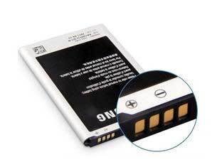 Батарея израсходовала свой ресурс. Если телефон используется уже достаточно продолжительное время, может полностью износиться аккумулятор. Проверить это можно, используя мультиметр. Измерьте напряжение между контактами батареи. Если напряжение после зарядки недостаточное для работы телефона, купите новый аккумулятор.
