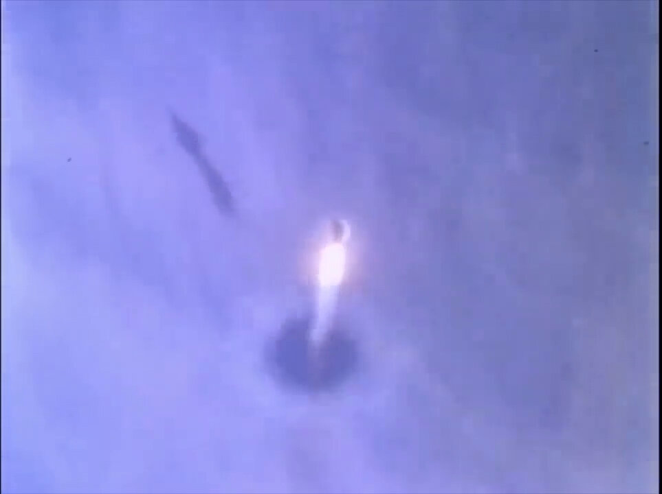 Ракета пронзила облака