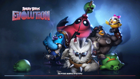 Геймплей Angry Birds Evolution, схож с геймплей,Angry Birds Epic,и также отличается своей сложностью. Как и в вышеупомянутой игре, его суть — сражение со свиньями в пошаговых боях с учётом различных боевых показателей,птиц,и свиней.
