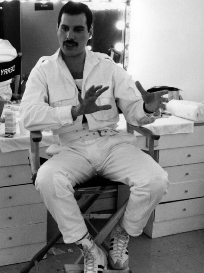 Фредди, безусловно, Человек размышляющий.