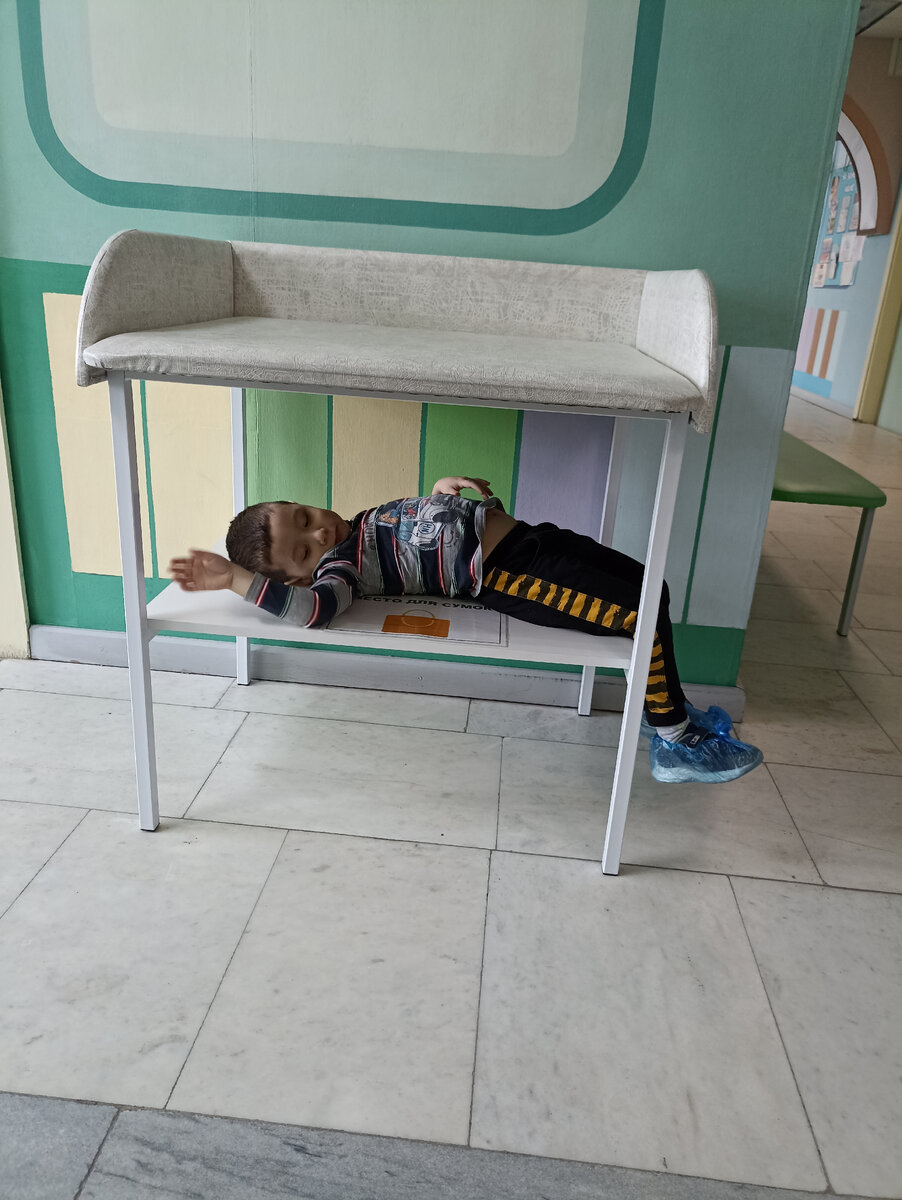 Артём, притворись сумкой 🤣