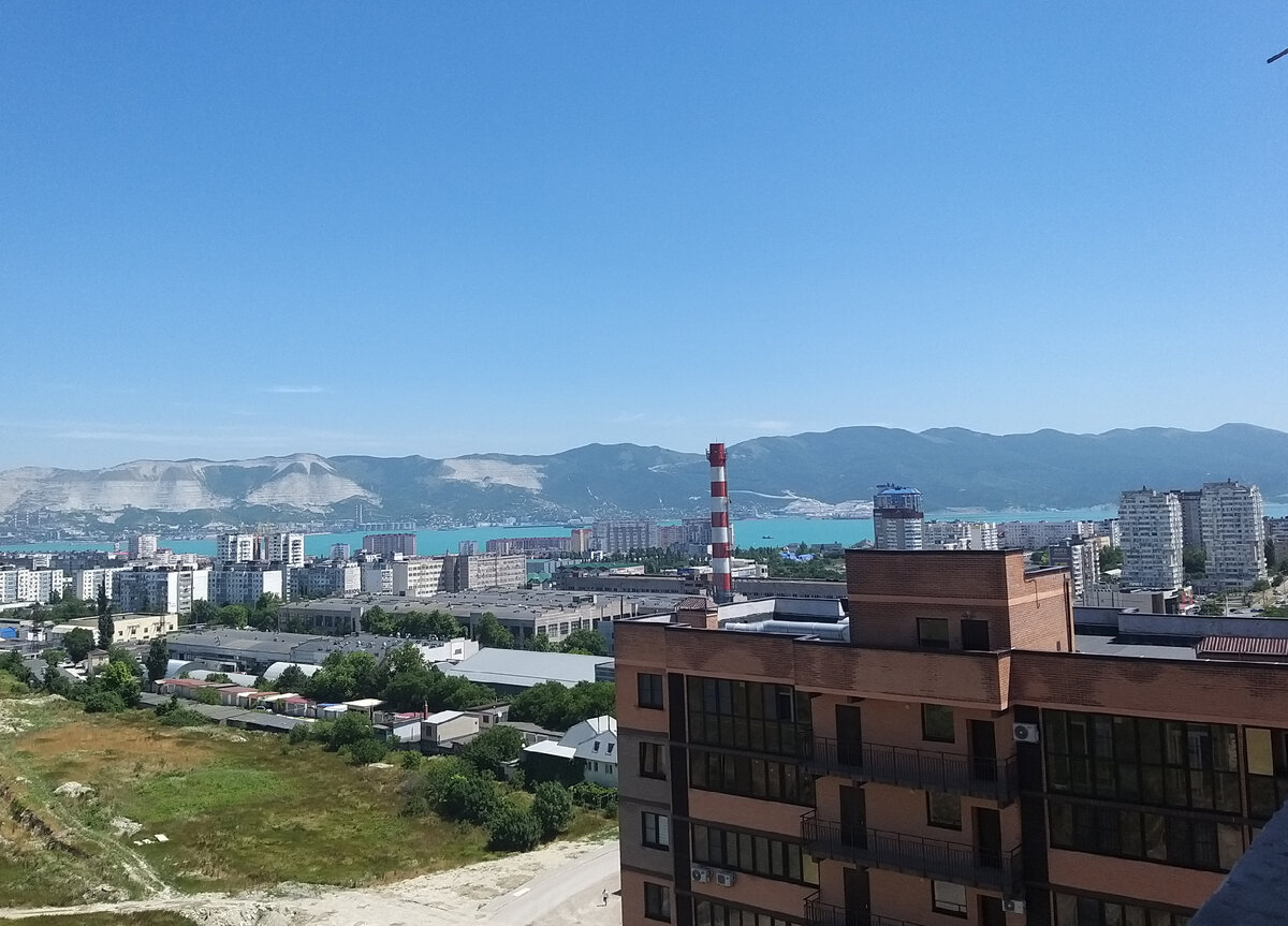 Вид на Цемесскую бухту с нашего дома, фото автора 