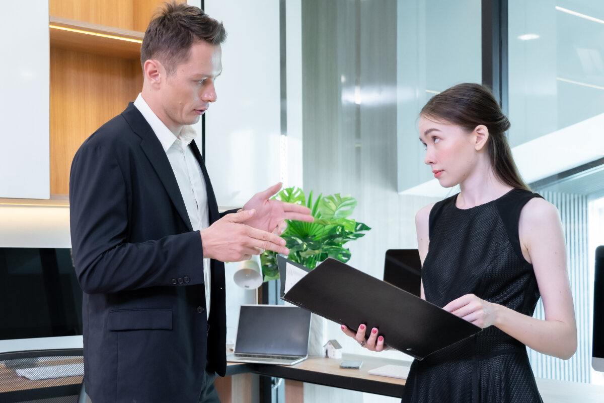    По закону ПАО обязано публиковать бухгалтерские отчеты раз в 3 месяца, но обратившись в Центробанк, эту информацию компания может скрыть