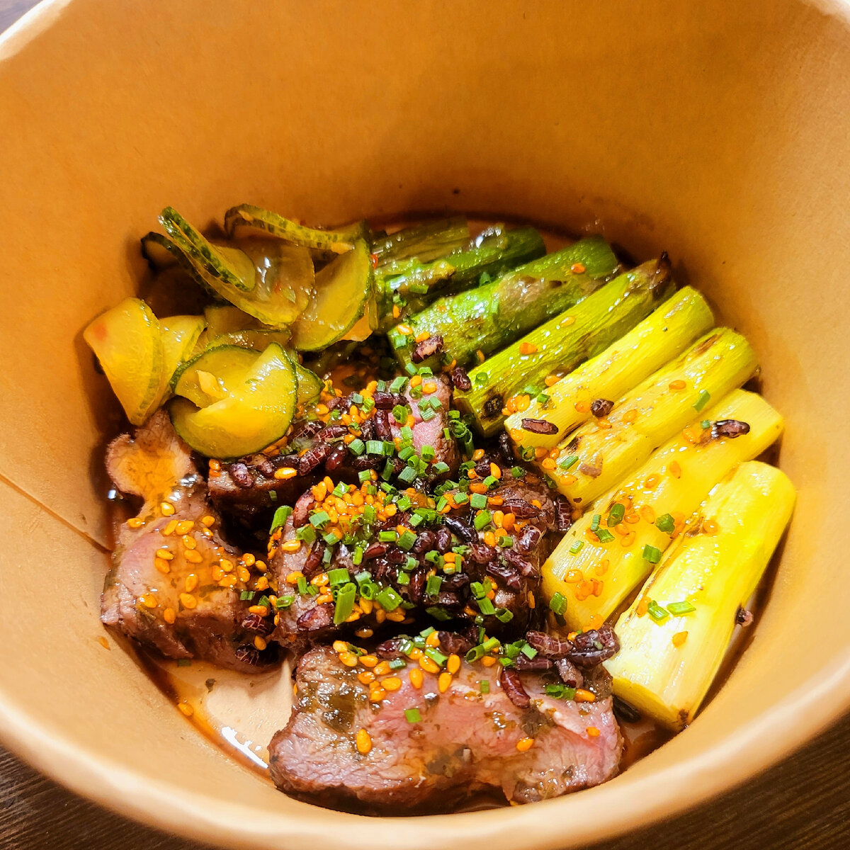 Говядина робата в соусе шисо 790р