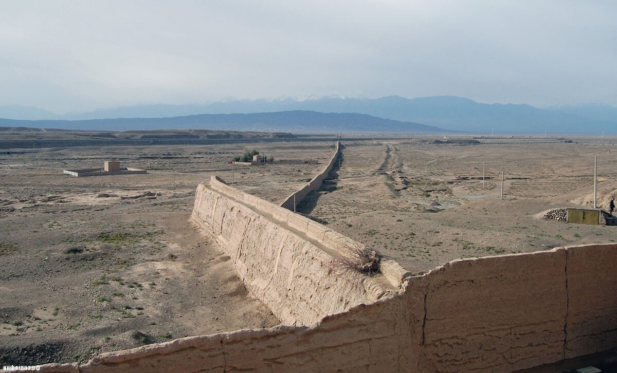 Китайская стена уходит в море