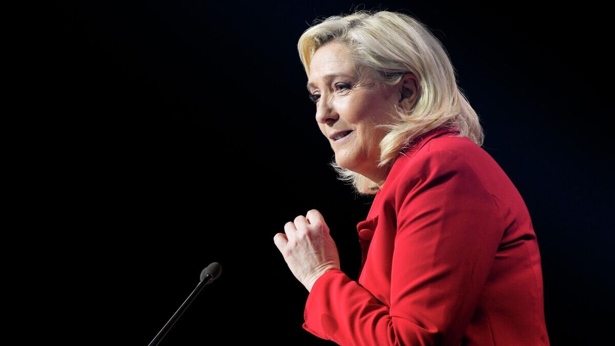    Кандидат в президенты Франции Марин Ле Пен во время предвыборного митинга в Перпиньяне© AP Photo / Daniel Cole