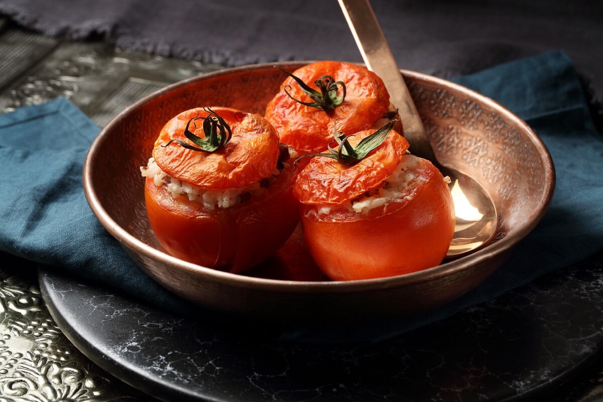 Перец фаршированный колбасой. Flying Birds stuffed Tomato.