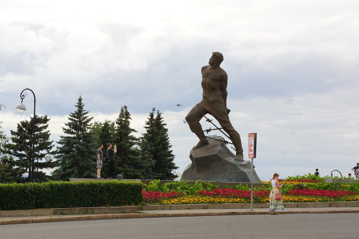 Памятники в казани фото и описание памятника