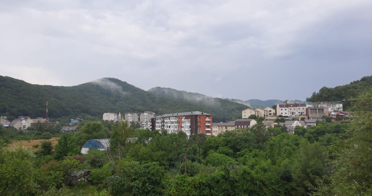 Вид с балкона отеля. Фото автора.