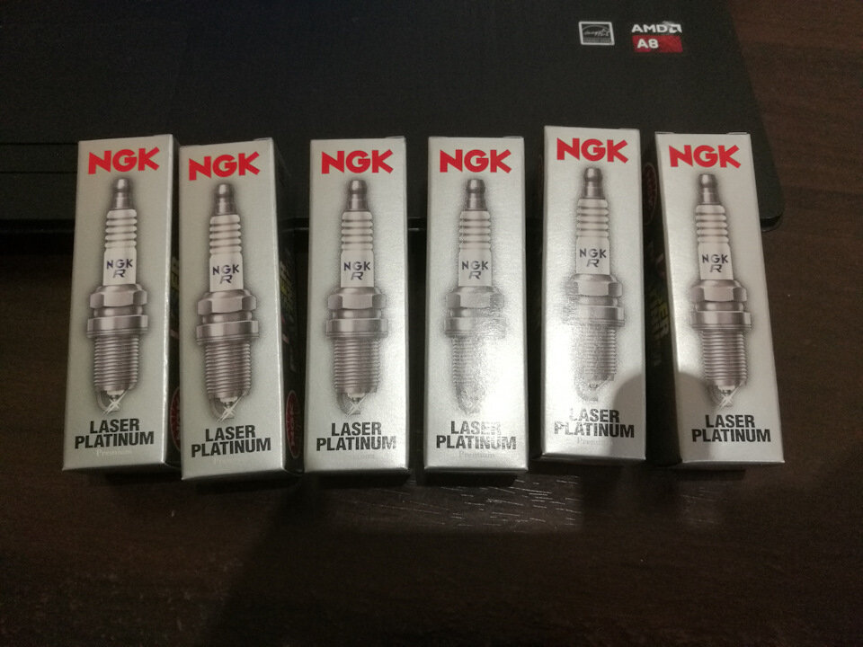 Комплект новых свечей