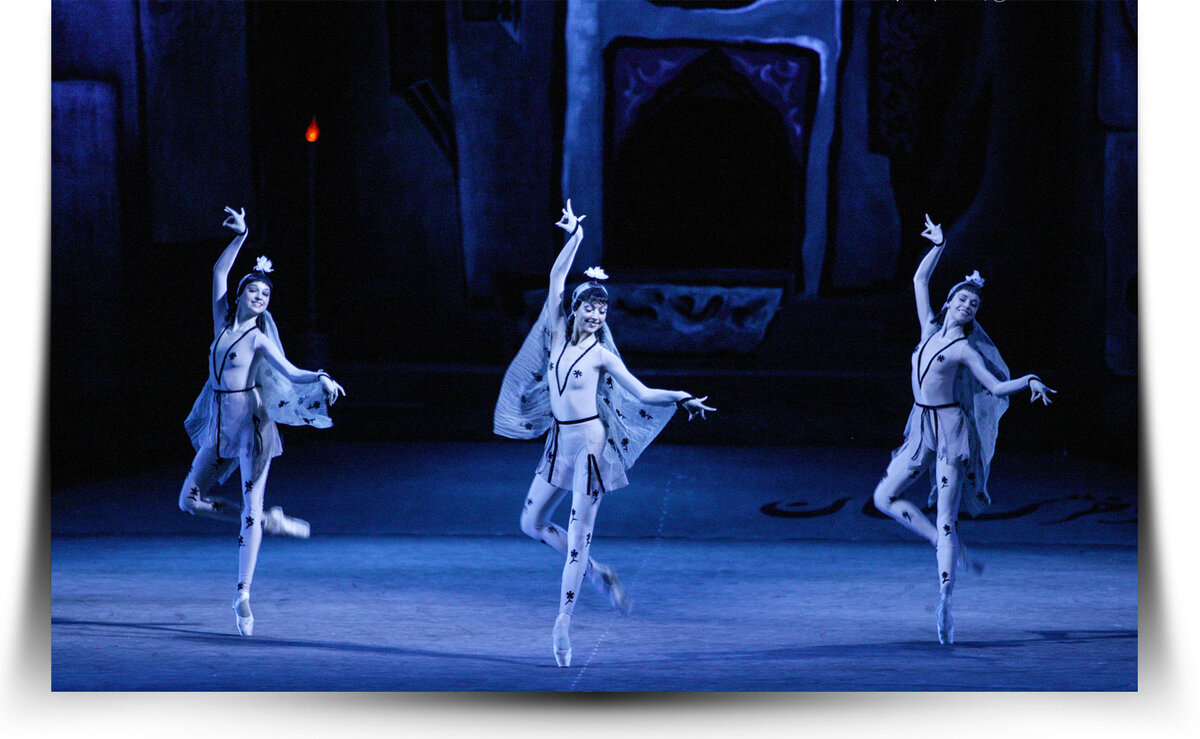 Анна Никулина, Ольга Кишнёва, Екатерина Крысанова в балете Ю. Григоровича "Легенда о любви". Подруги Ширин
