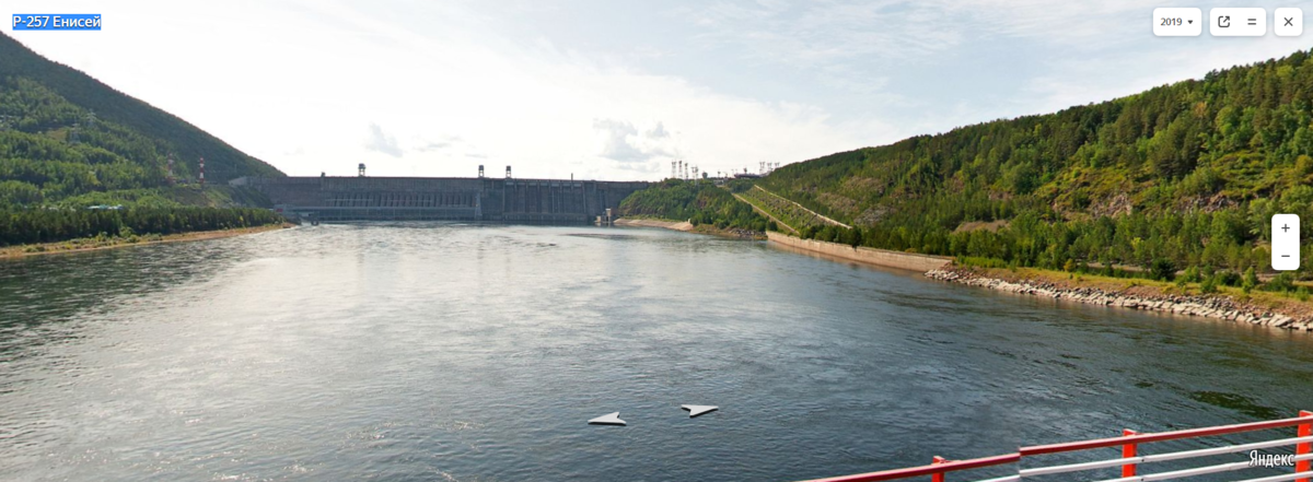 Вид на ГЭС с моста. Яндекс Панорамы.