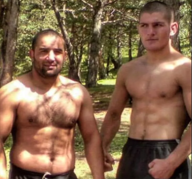 После боя с Хабибом они подружились, Хамис приезжал в гости и тренировался у Абдулманапа