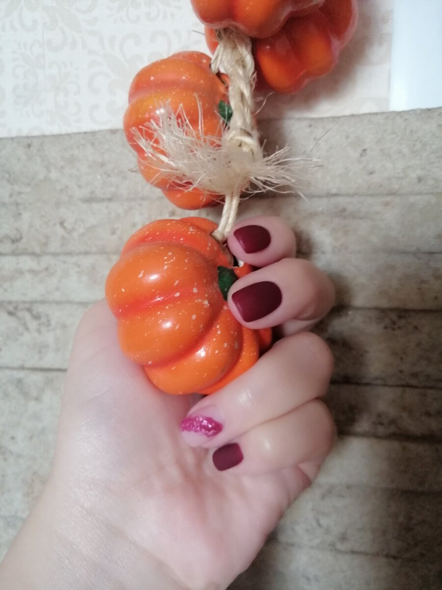 Матовый маникюр это красиво, но по мнению большинства не практично