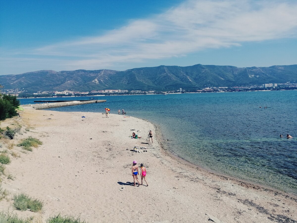 пляж на толстом мысе геленджик