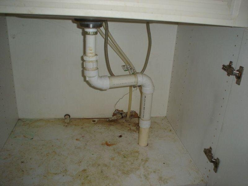Запах канализации в квартире или в ванной: откуда берется и как бороться | VK