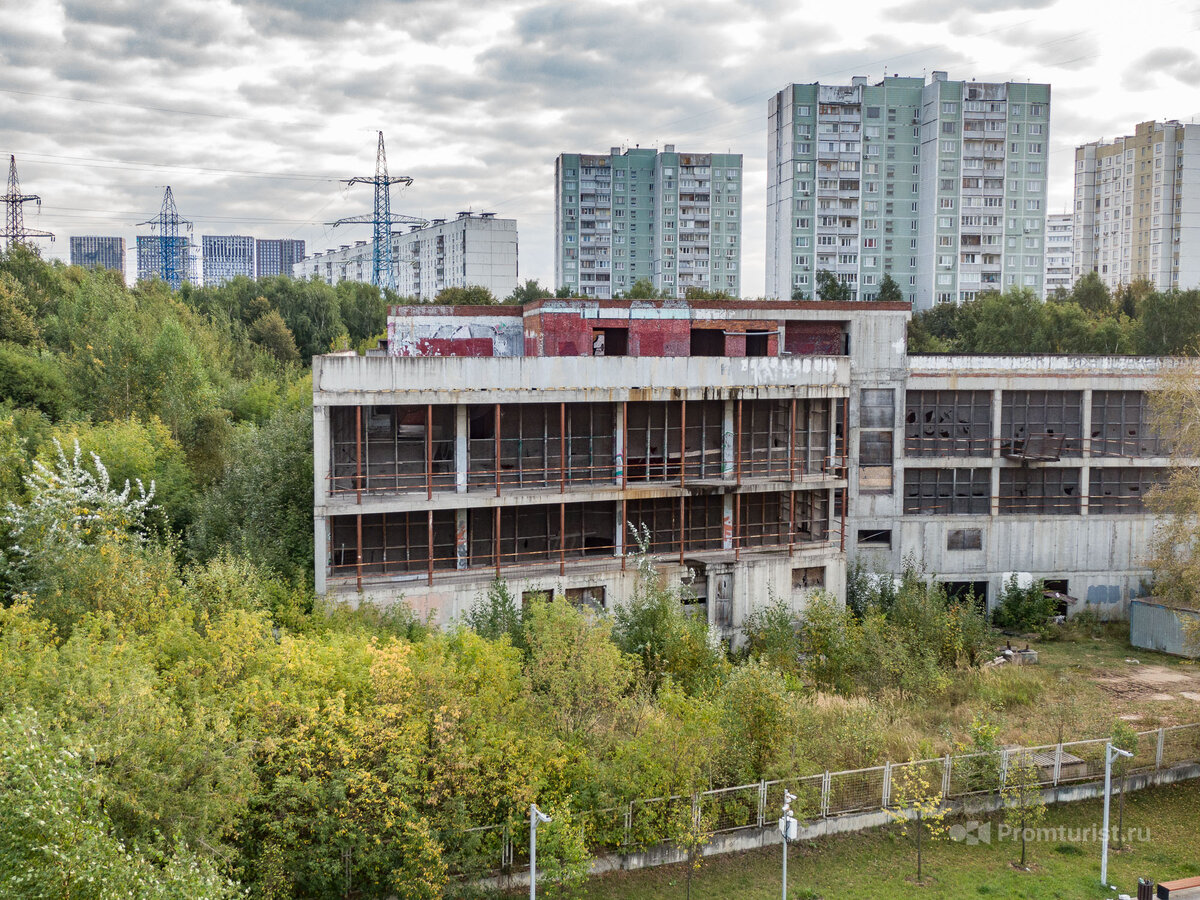 Шикарный заброшенный дом в водоохранной зоне. Москва. Узнал, почему  начались проблемы у застройщика 😱🏚💰 | Промышленный турист | Дзен