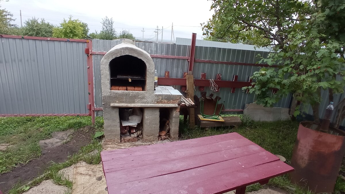 У вас есть  такая барбекюшница? 