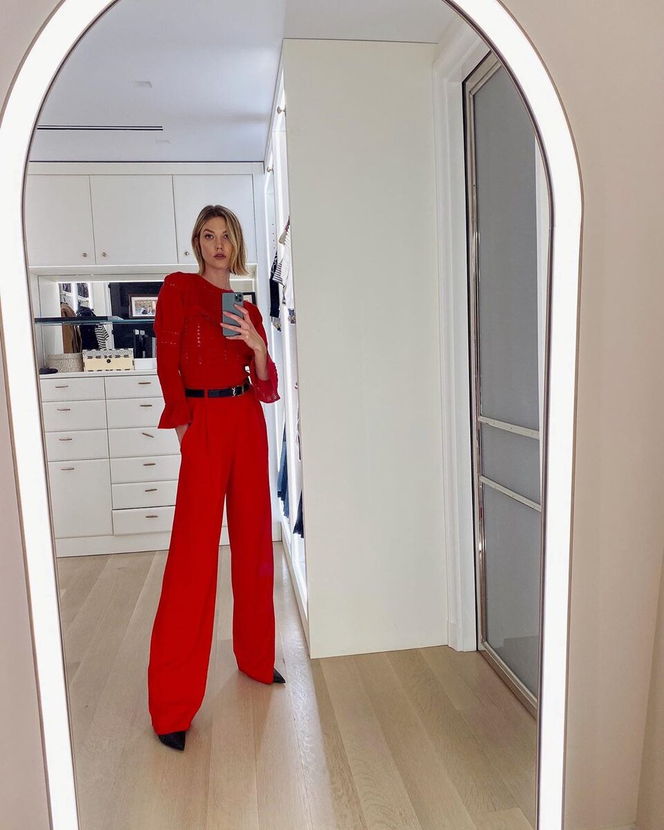 https://www.instagram.com/karliekloss/