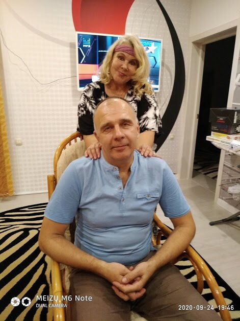 Вырастили 3-х детей. И уже 5 внуков... Остались вдвоём... И встреча с детьми и внуками для нас всегда радость... Ждём, должны вот -  вот подъехать - сын Никита с семьёй - к папе на День Рождения...