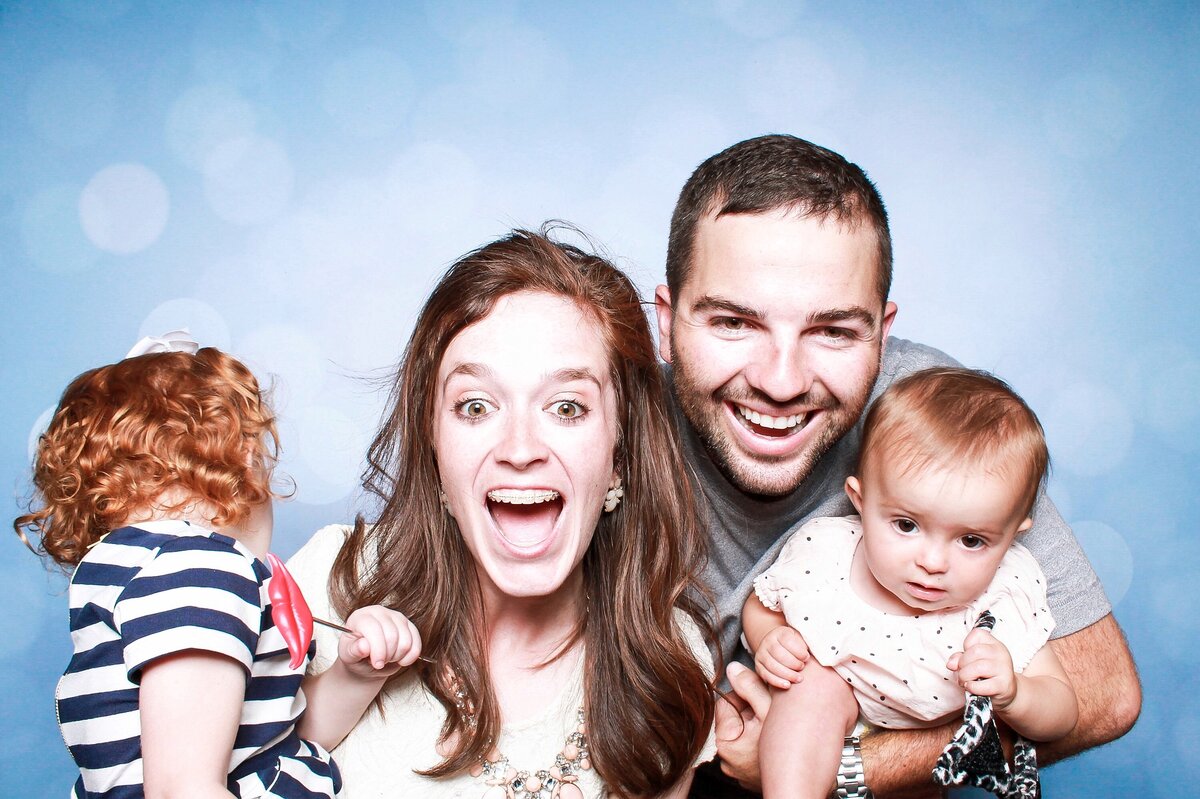 "И теперь эти выросшие дети стремятся дать своим чадам полную свободу"