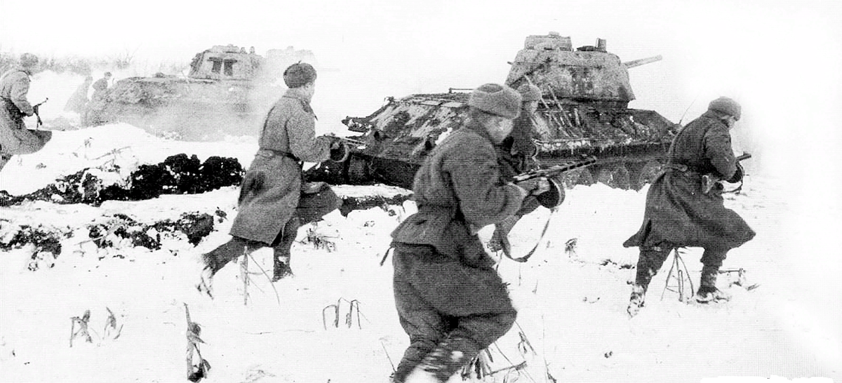 Советские войска под сталинградом. Наступление красной армии 1942. Валуйки 1943 год. Танки под Сталинградом 1942-43 г. Зимнее наступление красной армии 1942-1943.