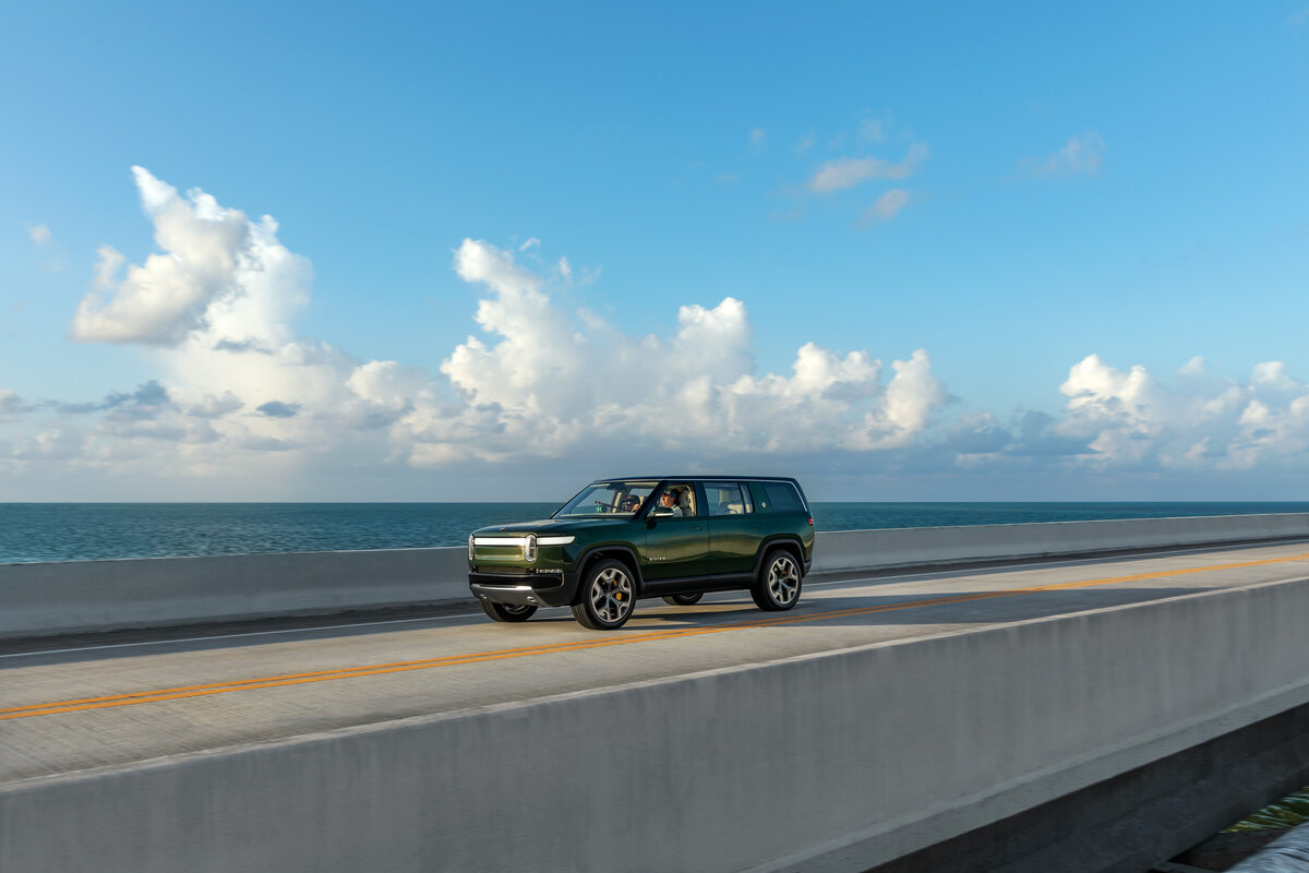 Электрический внедорожник Rivian R1S