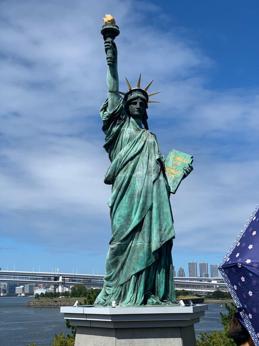 долларов США...