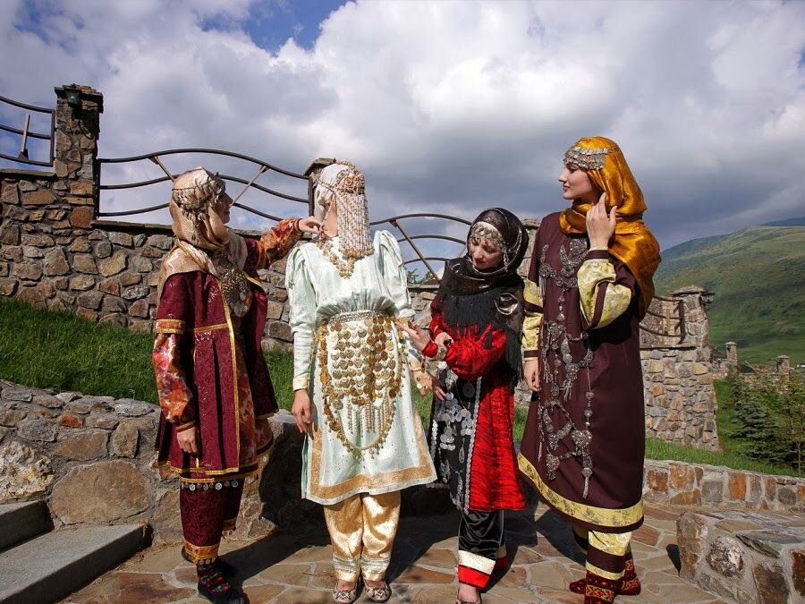 Женский традиционный костюм аварцев