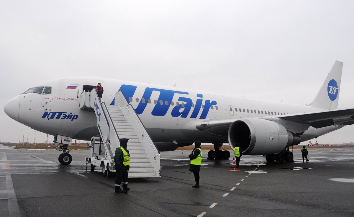 VP-BAG - UTair Aviation - Boeing 767-224(ER). Борт носит имя Виктора Степановича Черномырдина - в 80-х гг. заместителя министра газовой промышленности СССР— начальника Всесоюзного промышленного объединения «Тюменгазпром», позже - главы Правительства РФ, Посла России на Украине. 