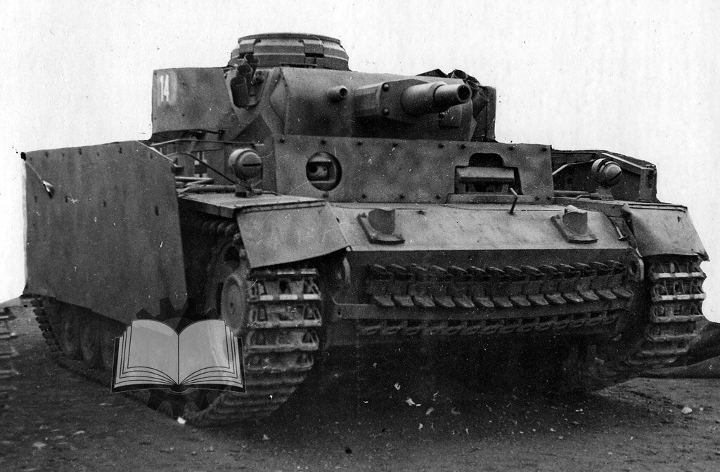Pz.Kpfw.III Ausf.N с полным набором экранов. Данная версия стала единственной "трешкой", имевшей экраны при сходе с конвейера.