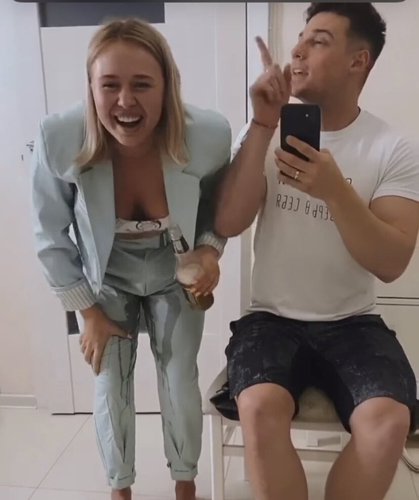 Сейчас же Ольга сливает в свой телеграмм канал скрин где фотографии , где ее муж спалился в истории Инстаграмм свой половой орган со словами «Это фото уже гуляет по всему интернету, пусть лучше я буду ловить хайп , чем кто-то другой»