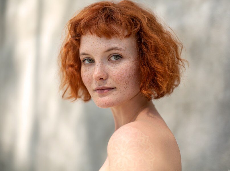 Девушка, очень похожая на Диану.