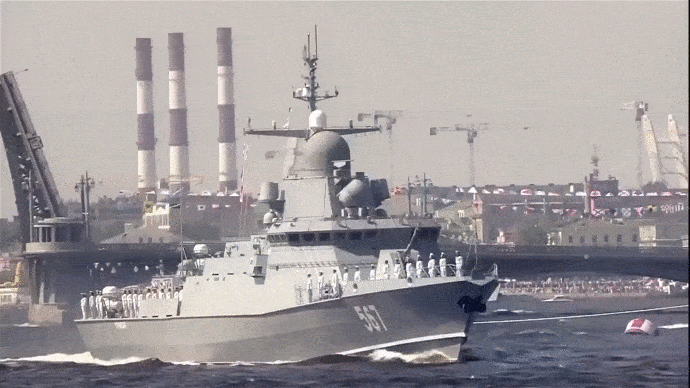 МРК проекта 22800 на дне ВМФ России (GIF видео).