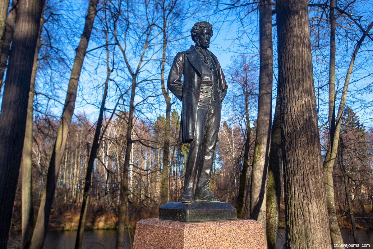 Памятник Пушкину в усадьбе Остафьево. Новая Москва. Фото автора статьи 