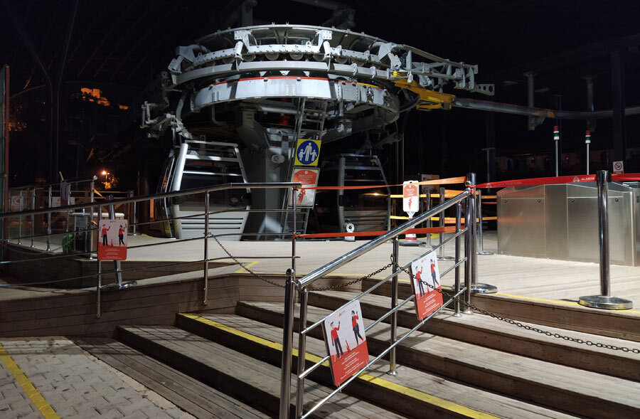 Канатная дорога тоже закрыта