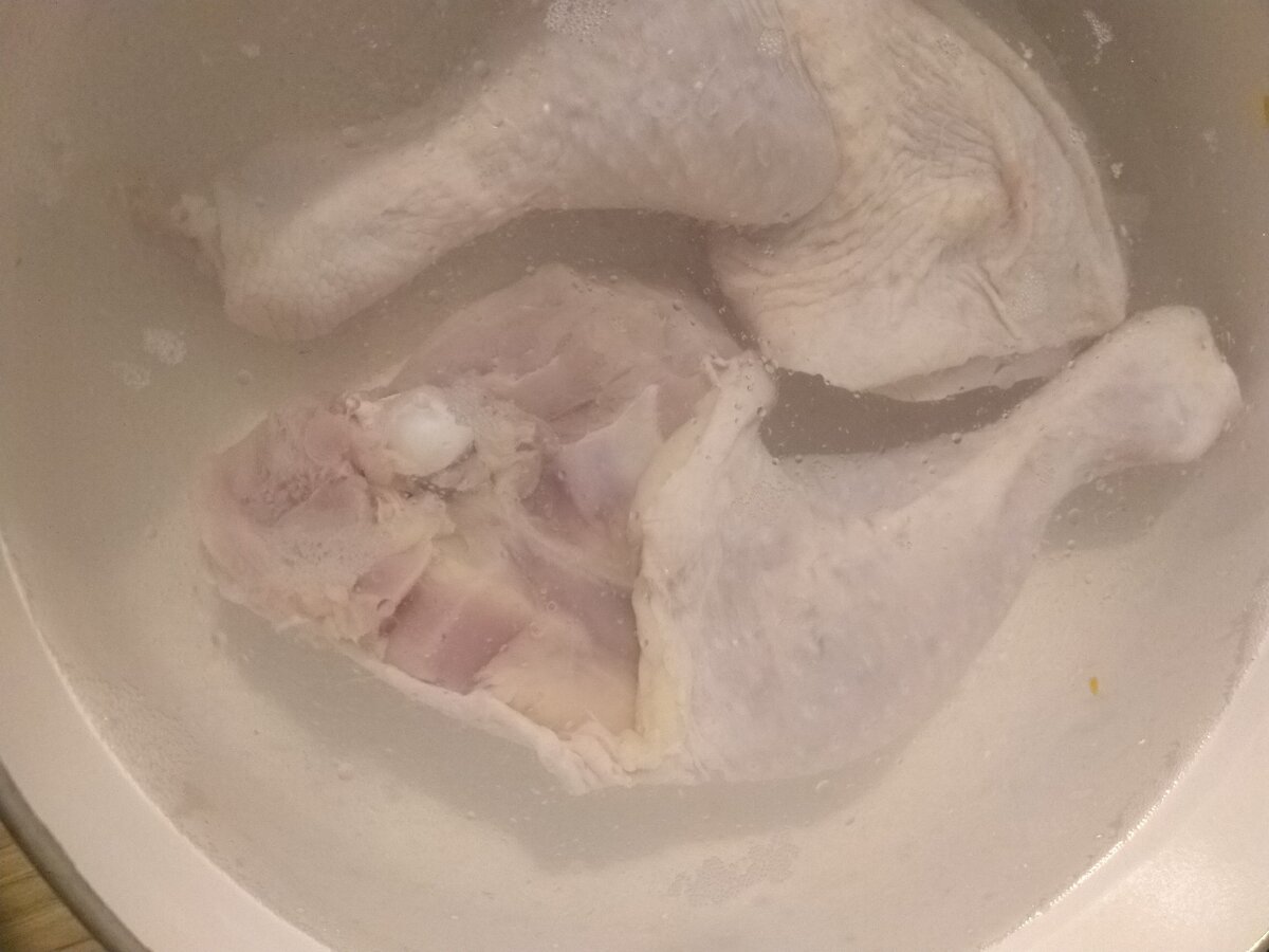 Курицу варим в несоленой воде